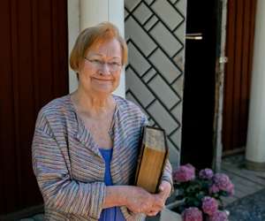 Yökylässä Maria Veitola OUT, Aarrepaja IN - Presidentti Tarja Halonen yllättää raamatulla