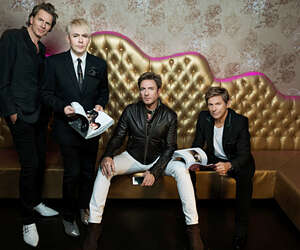 Duran Duran uskalsi meikata ja tanssia - Pop-ura lentoon rohkealla musavideolla - Katso video tästä!
